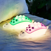 Veilleuse LED Pop-it en silicone souple en forme de dinosaure - Cadeau idéal pour les enfants et les filles